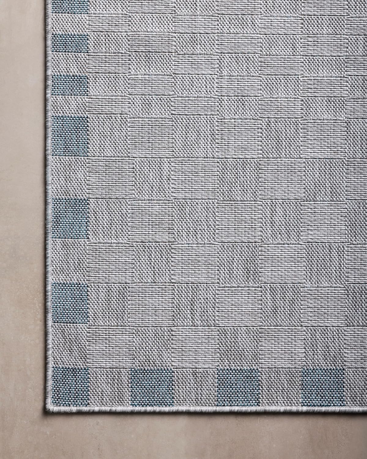Loloi Amber Lewis Topanga Collection TOP-07 Silver/Blue 3'-11" x 5'-11" Indoor/Outdoor Accent Rug