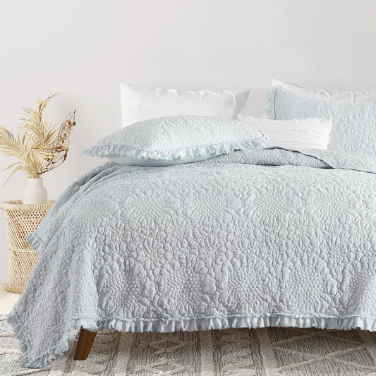 Light Blue Ruffled Quilt King Size, Stone-Washed Microfiber Lightweight Crinkled Farmhouse Rustic Shabby Chic Bedding Set, 3 Pieces Reversible Bedspread Coverlet with Pillow Shams for All Season
