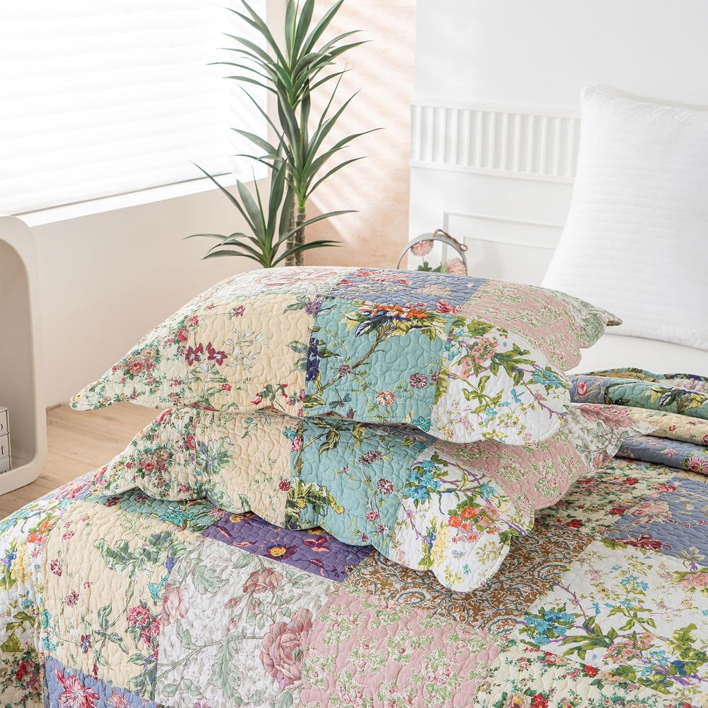 YAYIDAY Quilt King Size Patchwork Bedspread Set - 100% Cotton Reversible Breathable Floral Quilted Quilt with Pillow Shams Fit All Season