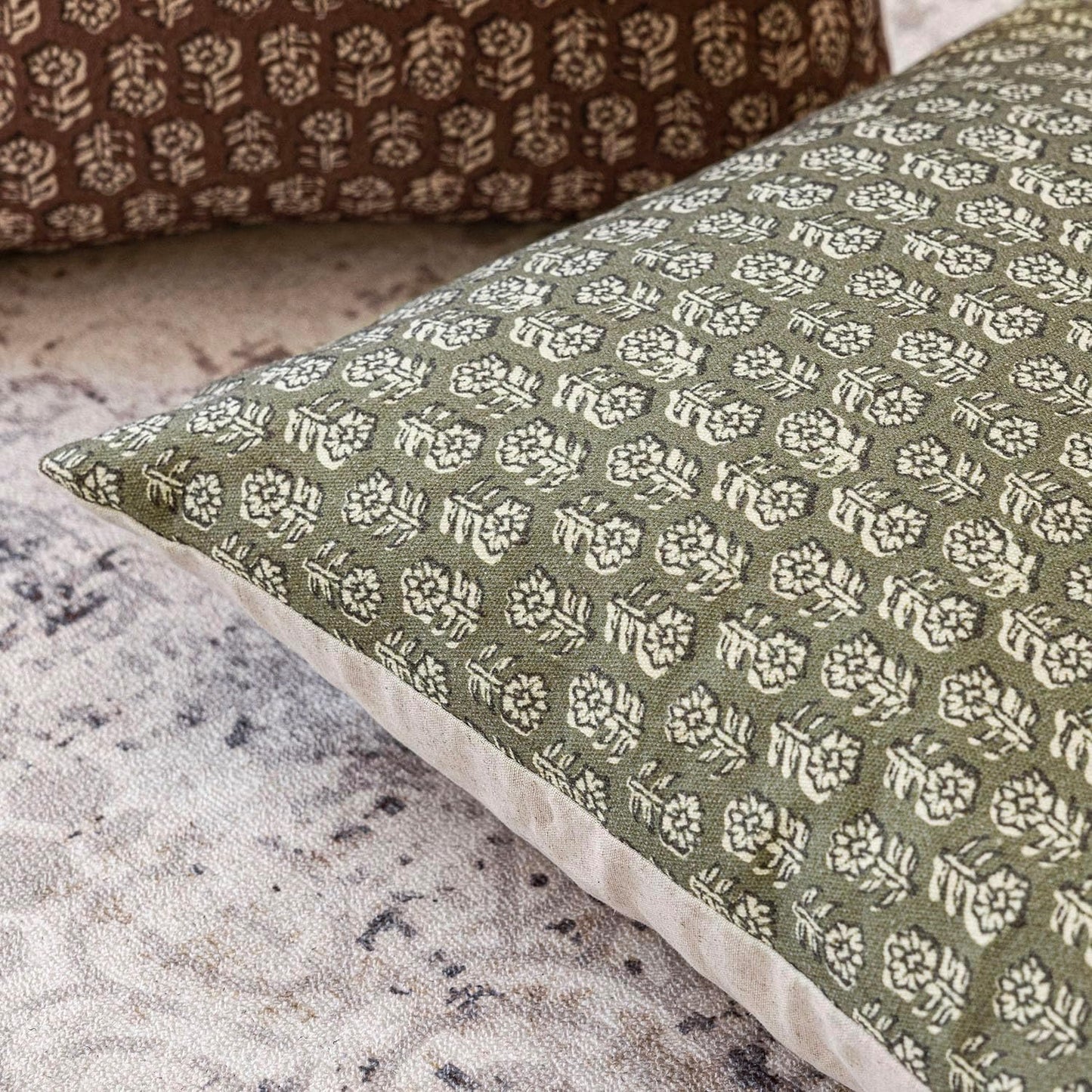 Foindtower Set of 2 Decorative Vintage Floral Print Throw Pillow Covers Neutral Modern Farmhouse Cushion Covers Boho Home Decor for Sofa Couch Chair Bedroom Living Room Outdoor,22×22 Inch,Sage Green