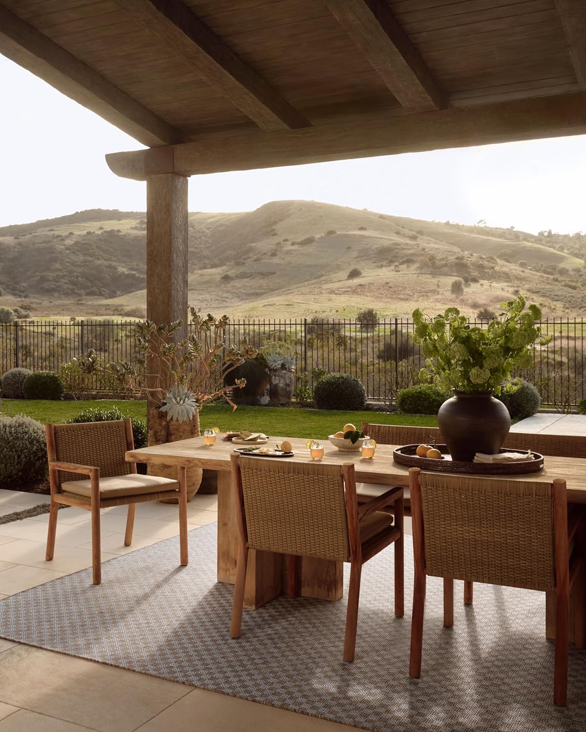 Loloi Amber Lewis Topanga Collection TOP-02 Natural/Silver 3'-11" x 5'-11" Indoor/Outdoor Accent Rug